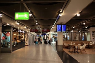 Düsseldorf, Almanya 11. Cuma 2020 uluslararası havaalanı Corona virüsü covid-19 kez yüksek kaliteli baskı ile seyahat