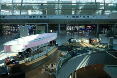 Düsseldorf, Almanya 11. Cuma 2020 uluslararası havaalanı Corona virüsü covid-19 kez yüksek kaliteli baskı ile seyahat