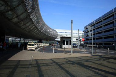 Düsseldorf, Almanya 11. Cuma 2020 uluslararası havaalanı Corona virüsü covid-19 kez yüksek kaliteli baskı ile seyahat