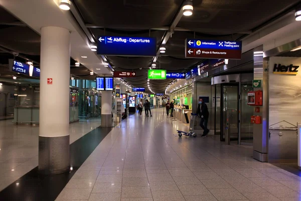 Дюссельдорф Германия Пятница 2020 Международный Аэропорт Путешествующий Коронавирусом Covid Высококачественная — стоковое фото