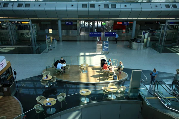 Dusseldorf Niemcy Piątek 2020 Międzynarodowe Lotnisko Podróżujące Wirusie Korony Covid — Zdjęcie stockowe