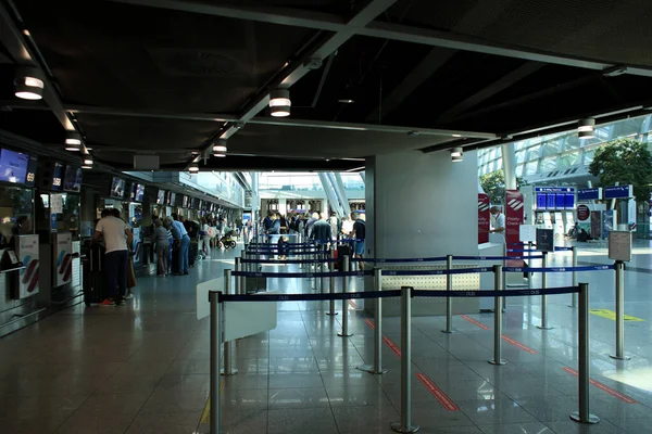 Dusseldorf Alemanha Sexta Feira 2020 Aeroporto Internacional Viajando Corona Vírus — Fotografia de Stock