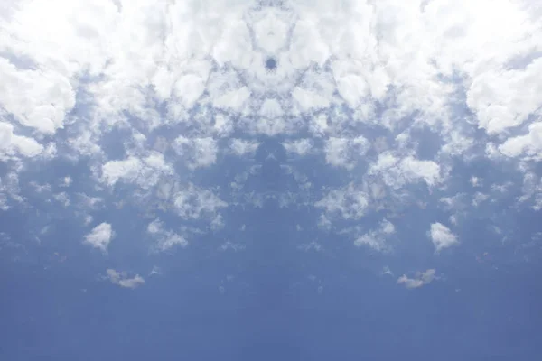 Trippende Psychedelische Blauwe Lucht Met Wolken Achtergrond Moderne Hoge Kwaliteit — Stockfoto