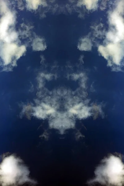 Bulutlu Hayal Gördüren Mavi Gökyüzü Arka Planda Modern Yüksek Kalite — Stok fotoğraf