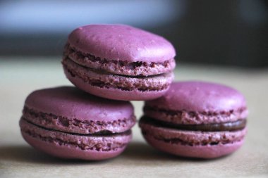 Küçük badem kurabiye masada yatan, makro çekim