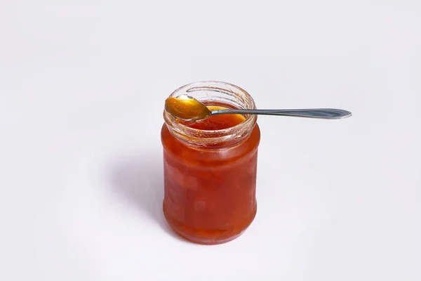 Glas Marmelade auf dunklem Hintergrund — Stockfoto
