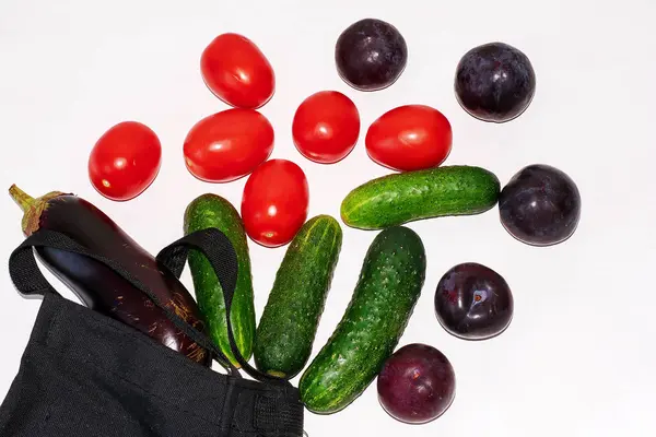 Verduras orgánicas frescas. Fondo alimenticio. Comida saludable del jardín — Foto de Stock