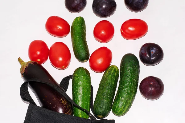 Verduras orgánicas frescas. Fondo alimenticio. Comida saludable del jardín — Foto de Stock