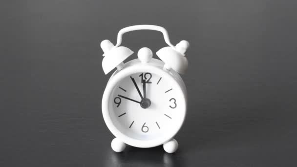 目覚まし時計ストック動画 ロイヤリティフリー目覚まし時計動画 Depositphotos