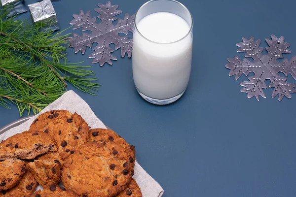 Galletas de leche y chocolate para Santa Claus — Foto de Stock