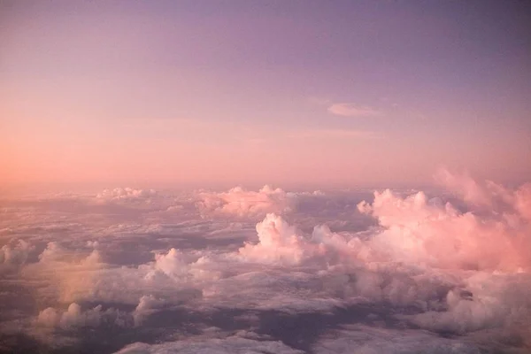 Weergave Van Wolk Van Vliegtuig Tijdens Zonsondergang Zonsopgang — Stockfoto