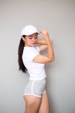 Sevimli ifade ile spor Asyalı kız.