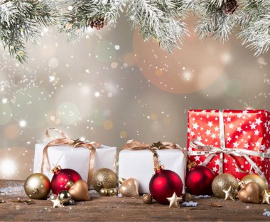 Noel kompozisyon, Noel dekorasyon, ribbot, çam kozalağı, ahşap masa üzerinde çam, Düz yatıyordu, kopya alanı, metin için boş alan