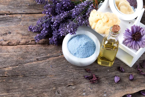 Wellness Massage Lavendelprodukt Auf Holzgrund Vlaentinischer Tageshintergrund — Stockfoto