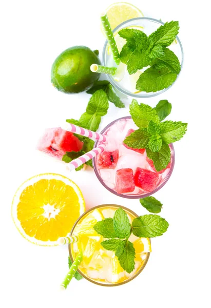 Orangefarbene Gläser Limonadengetränke Mit Wassermelone Isoliert Auf Weißem Hintergrund — Stockfoto