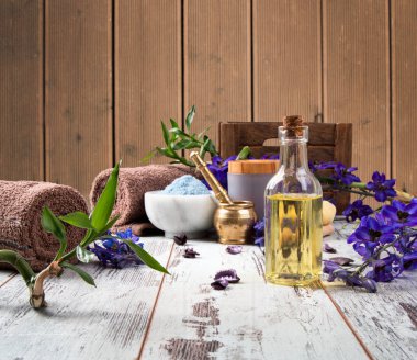 spa masaj ayarı, lavanta ürün, ahşap arka plan üzerinde yağ, Vlaentine gün arka plan