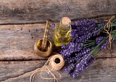 spa masaj ayarı, lavanta ürün, ahşap arka plan üzerinde yağ, Vlaentine gün arka plan