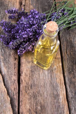 spa masaj ayarı, lavanta ürün, ahşap arka plan üzerinde yağ, Vlaentine gün arka plan