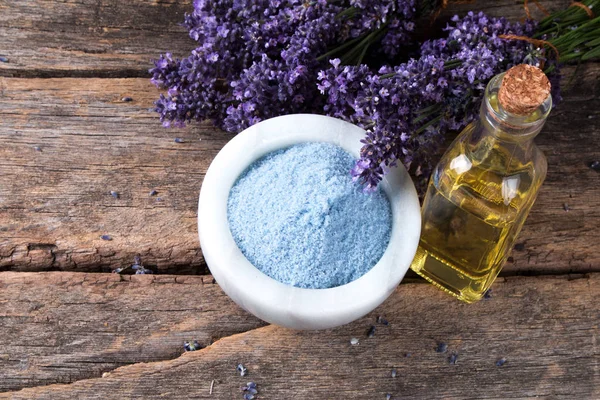 Spa Massaggio Impostazione Lavanda Prodotto Olio Sfondo Legno Vlaentine Giorno — Foto Stock