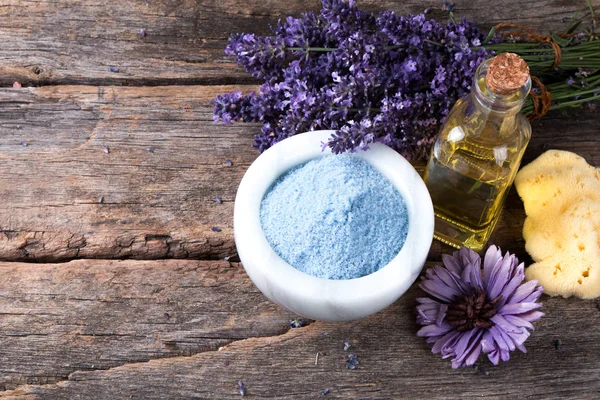 Spa Massaggio Impostazione Lavanda Prodotto Olio Sfondo Legno Vlaentine Giorno — Foto Stock