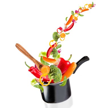 Uçan sebze ile Kızartma tavası, beyaz backfground görüntü izole