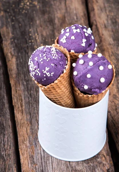 Palas Helado Cono Dulce Sobre Fondo Madera —  Fotos de Stock