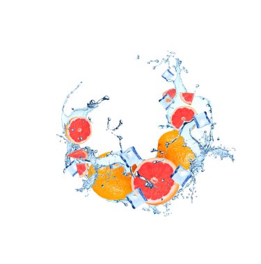 Greyfurt ile su sıçraması beyaz arka plan üzerinde izole. 