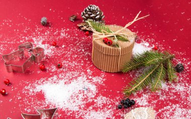 Noel kompozisyon, Noel dekorasyon, ribbot, çam koni, kırmızı masada çam, Düz yatıyordu, kopya alanı, metin için boş alan