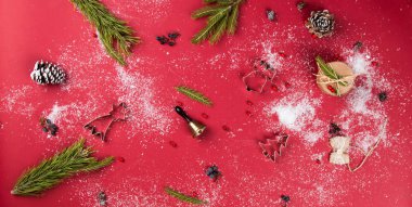 Noel kompozisyon, Noel dekorasyon, ribbot, çam koni, kırmızı masada çam, Düz yatıyordu, kopya alanı, metin için boş alan