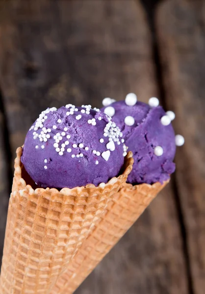 Palas Helado Cono Dulce Sobre Mesa Madera —  Fotos de Stock