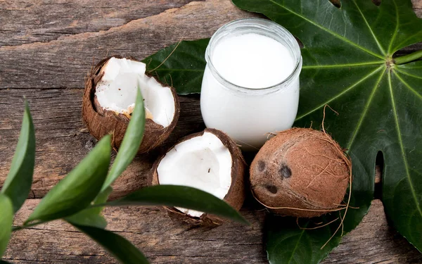 Aceite Coco Sobre Mesa Madera — Foto de Stock