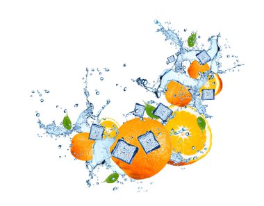 Beyaz arka plan üzerinde izole turuncu ile su sıçraması. 