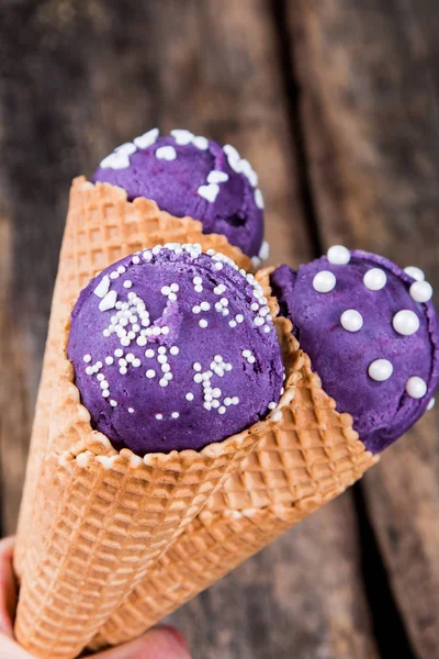 Palas Helado Cono Dulce Sobre Mesa Madera —  Fotos de Stock