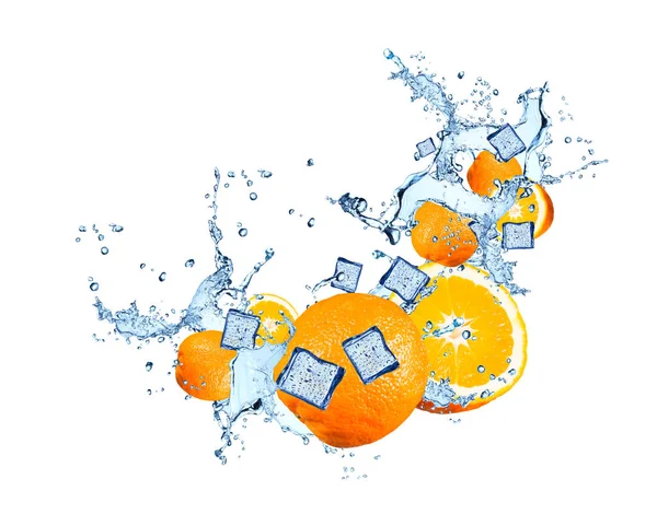 Víz Csobbanás Narancs Izolált Fehér Alapon — Stock Fotó