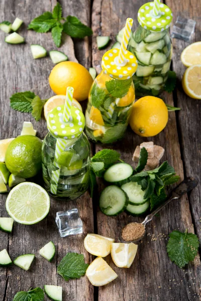 Glasses Lime Lemon Soda Drinks Wooden Background — Stock Photo, Image