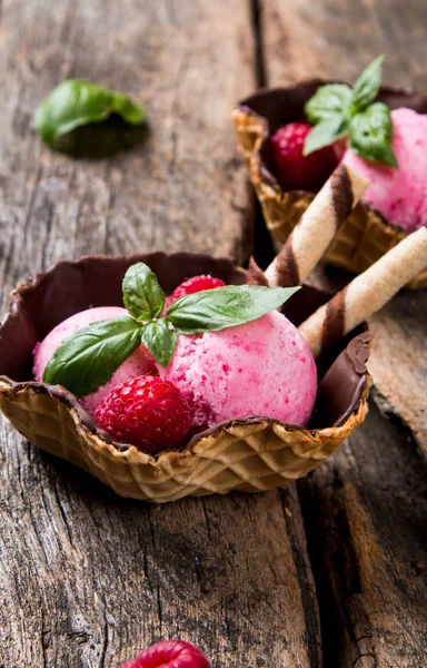 Ice Cream Strawberry Scoops Sweet Cone Sundae — Stock Photo, Image
