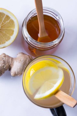 Zencefil bal ve limon infüzyon