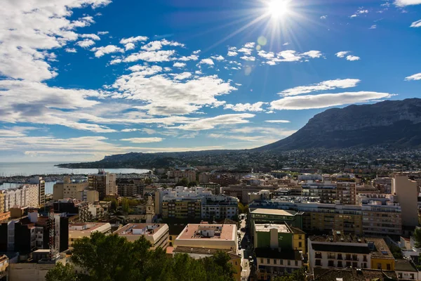 Stad och berg från slottet — Stockfoto