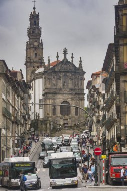 Clerigos kilisesi ve sokak hayatı