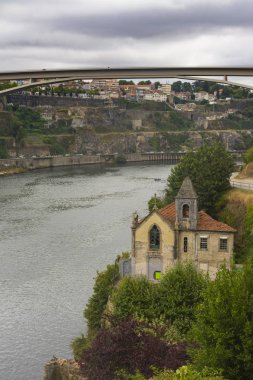 Douro Nehri'nin yanındaki Alem Şapeli