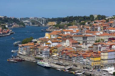 Ribeira ilçesi ve Arrabida köprüsü