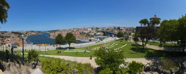 Jardim do Morro parkından Porto'nun panoramik manzarası