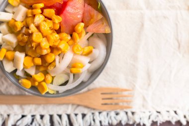 Sağlıklı sebze salatası