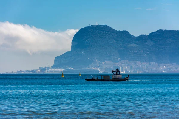 Algeciras Espanha Novembro 2018 Parte Rocha Gibraltar Barco Pesca Praia — Fotografia de Stock