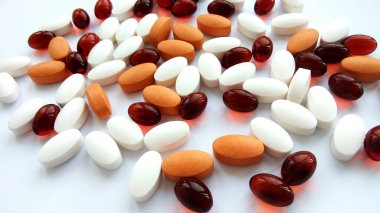 Eczane Tema, sağlık, tedavi ilaç ve ilaç için ilaç reçete. İlaç Tıp hap, Tablet ve kapsüller beyaz arka plan üzerinde