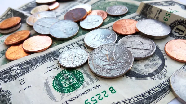 İki dolar ABD arka plan Amerikalı çeyrek, bozuk para ve penny demir kapatın