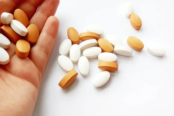 Різні Барвисті Фармацевтичні Таблетки Таблетки Капсули Руці Білому Тлі Аптечна — стокове фото