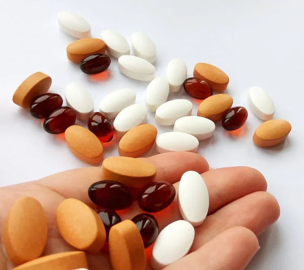 Çeşitli Renkli Ilaç Tıp Hap Tablet Kapsül Beyaz Arka Plan — Stok fotoğraf
