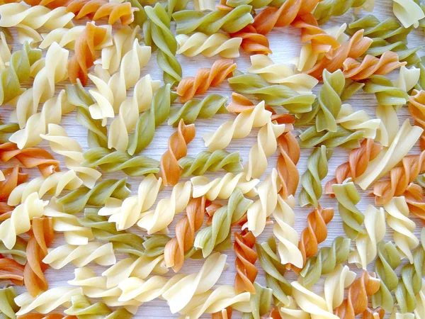 Texturizado Fondo Comida Italiana Pasta Fusilli Colorido Sin Cocer Mesa — Foto de Stock