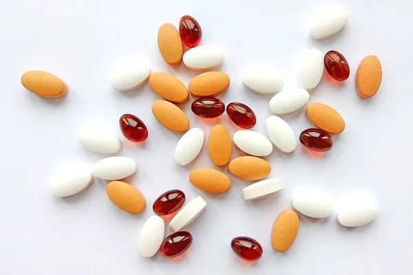 Çeşitli Renkli Ilaç Tıp Hap Tablet Kapsüller Beyaz Arka Plan — Stok fotoğraf